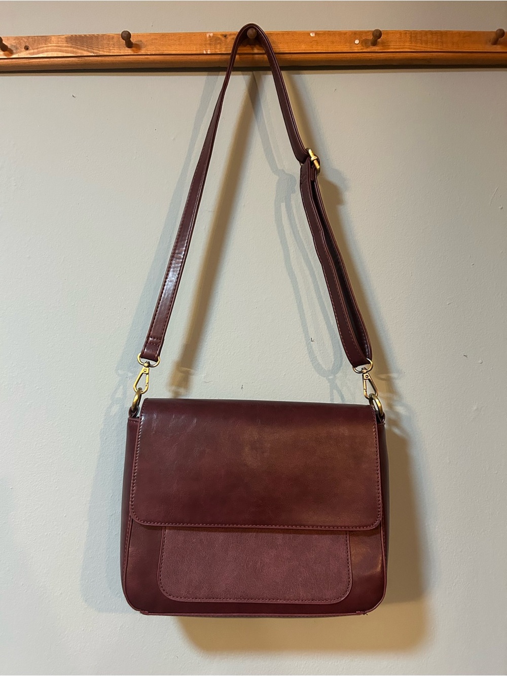 Classic Women's Crossbody Bag in Plum - Leather Finish